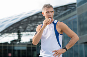 runner eating nutrition bar